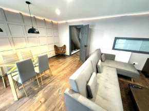 Modern 3 bed Family Home with Garden Near Town